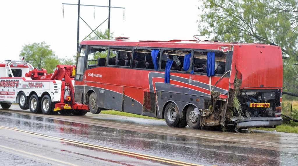 A damaged OGA Charters bus is hauled away after a fatal rollover on Saturday, May 14, 2016, south of the Dimmit-Webb County line on U.S. 83 North in Texas. (Laredo Texas, Nuevo Laredo Mexico out, Mandatory credit Danny Zaragoza | Laredo Morning Times.) ORG XMIT: TXLAR102
