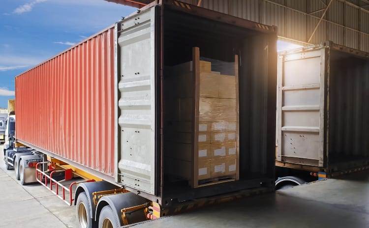 6 Cargo Loading & Unloading Safety Tips for Truck Drivers