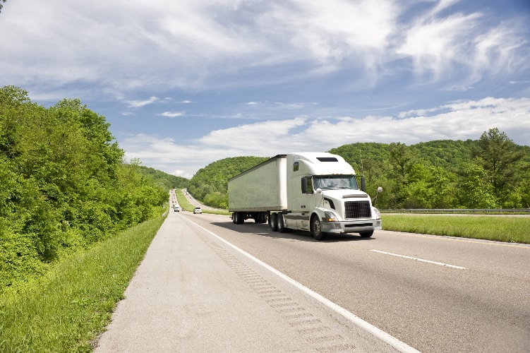 Federal Program Tests Interstate Trucking for 18-to-20-Year-Old Drivers